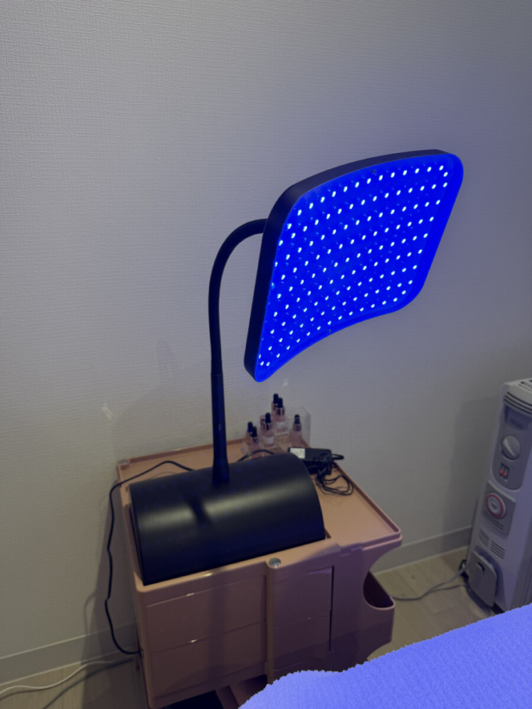 メラニンケアのLEDライト青