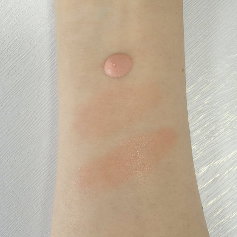 nuse リキッドケアチーク 03ペールブロッサム スウォッチ 室内