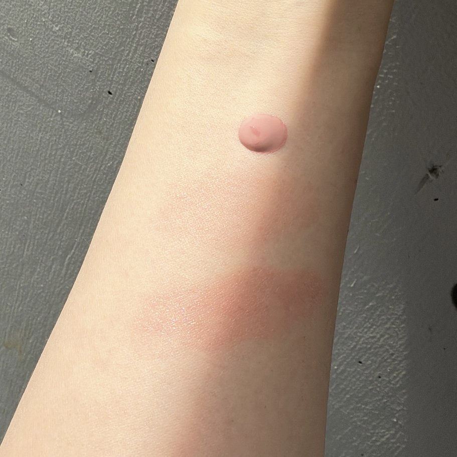 nuse リキッドケアチーク 03ペールブロッサム スウォッチ 屋外