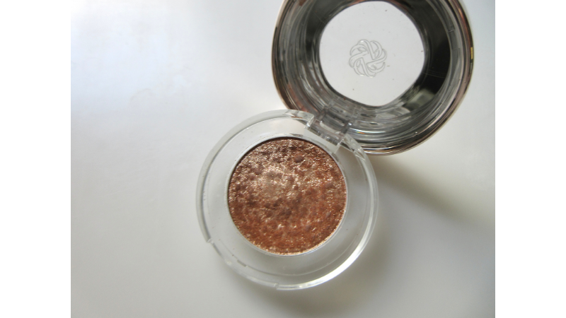 松田唯花使用 コスメデコルテ ダズリングジェム　02 starlit shell